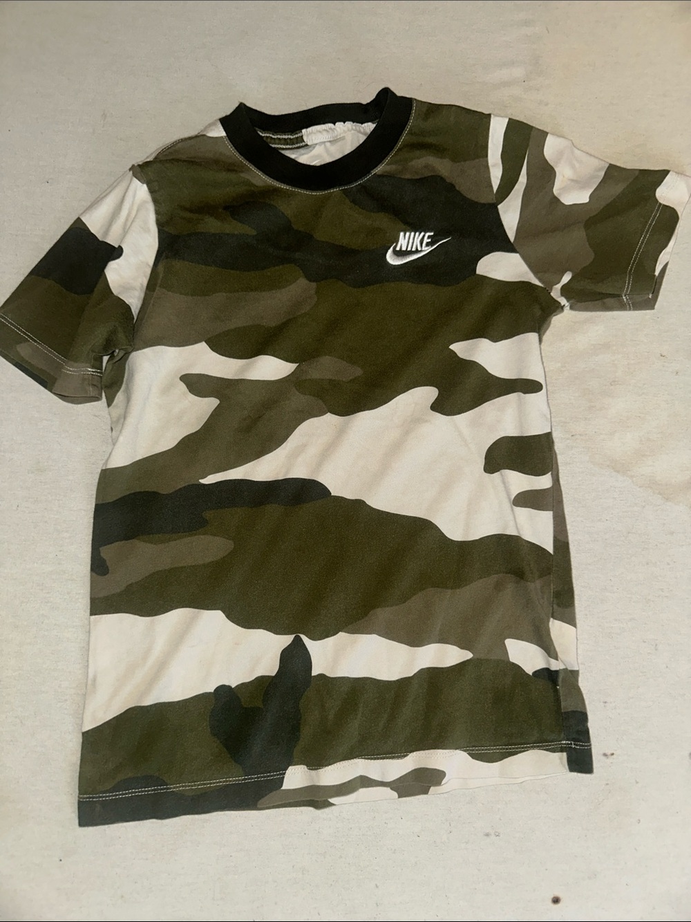Kids Size S Nike Green Camo Short Sleeve Tee with White Logo